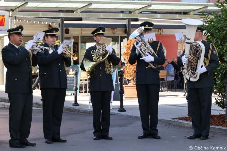 Ob 1. novembru smo se s polaganjem cvetja k osrednjim kamniškim spomenikom poklonili žrtvam vojn (10)